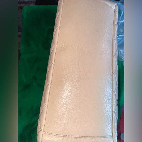CHANEL Caviar GST (Beige) - Picture 14 of 17